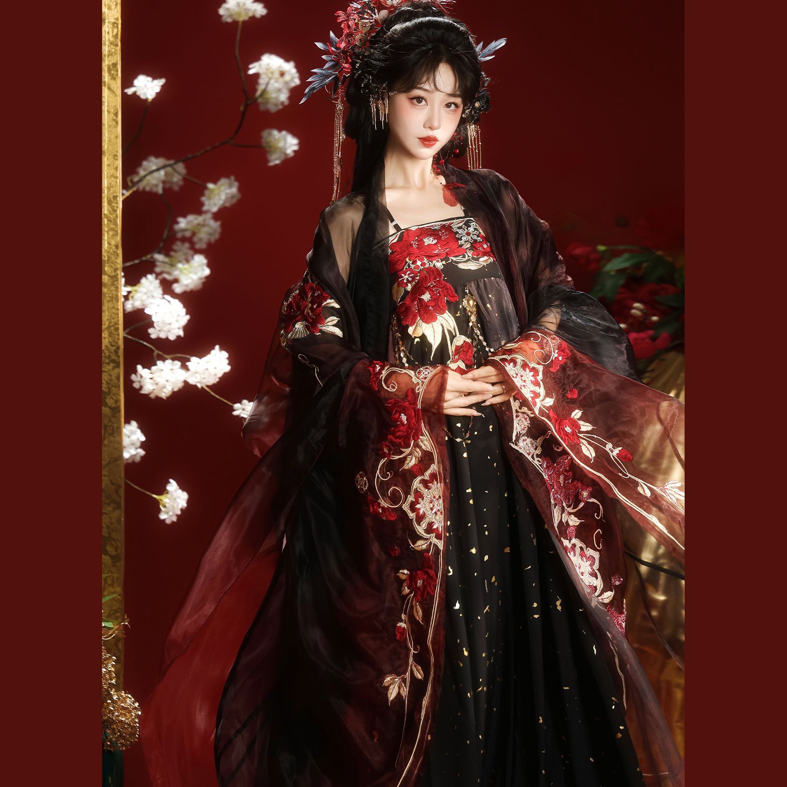 Czarno-czerwona, haftowana, kw – Anime Cosplay In Chinese recenzja i cena
